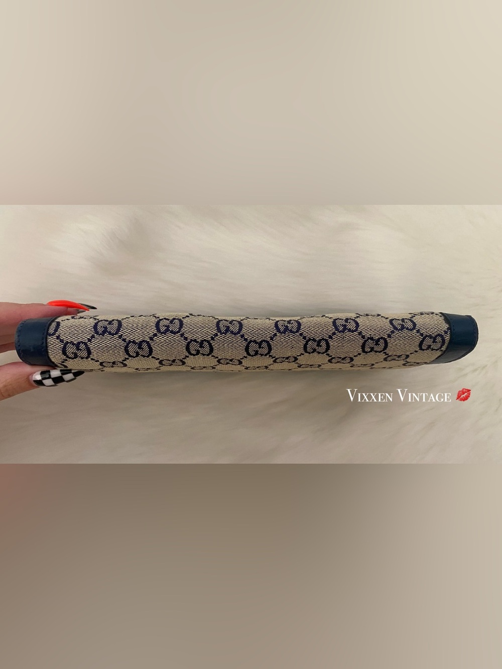 VINTAGE 1960’S GUCCI LEATHER GG MONOGRAM JACQUARD CLUTCH IN NAVY - Picture 4 of 13